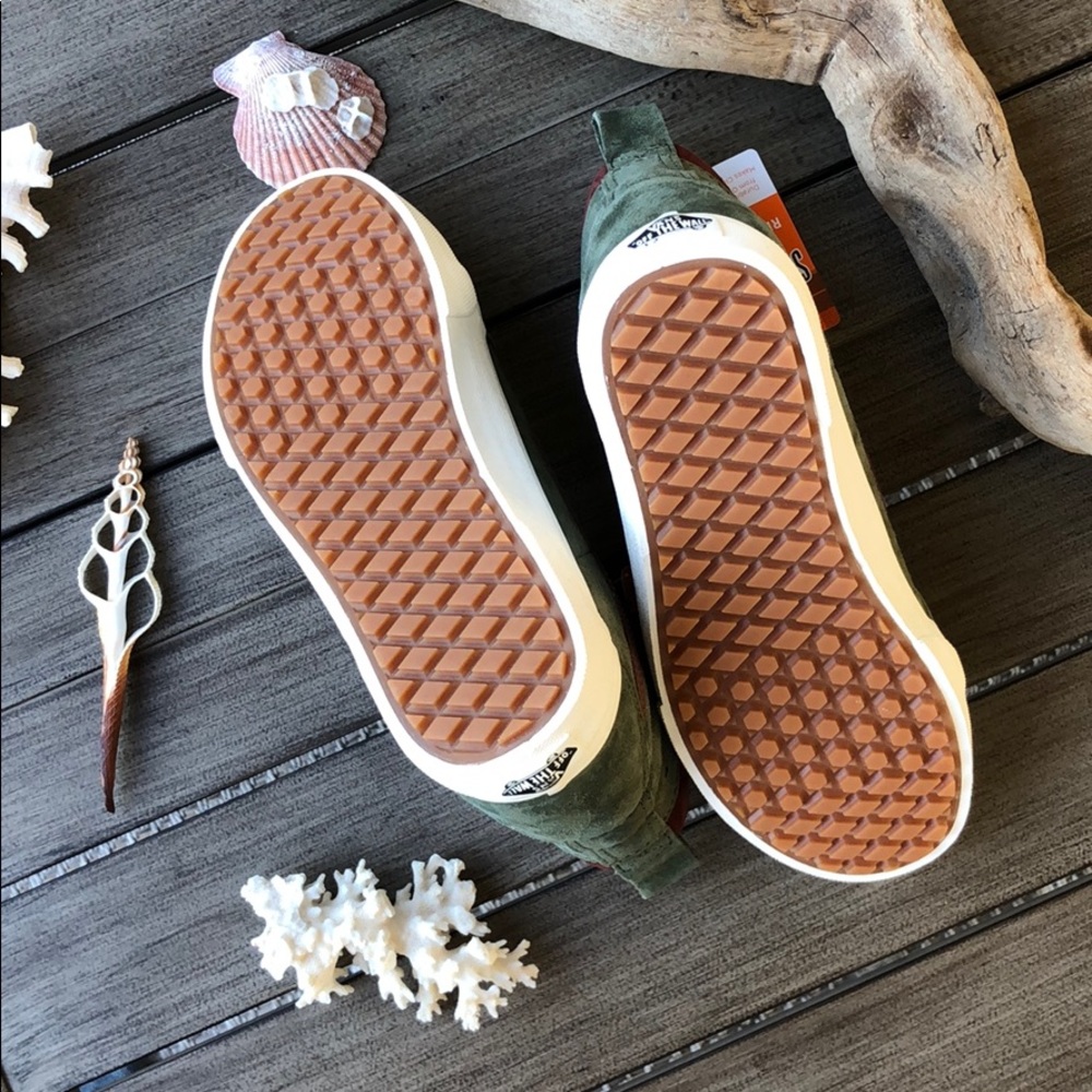 🌴🌼VANS- MOUNTAIN ALL WEATHER PROOF HIGH TOPS🌼🌴 - Picture 7 of 14